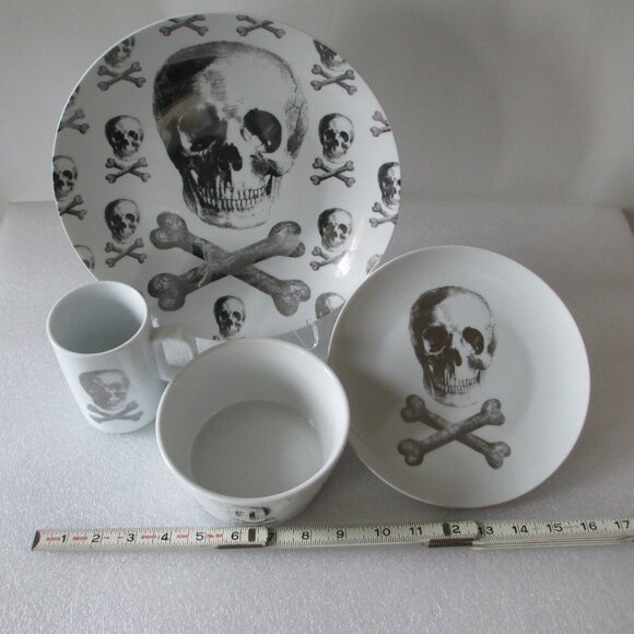 Z GALLERIE "SKULL & BONES" DINNERWARE SET❤️ - Picture 16 of 16